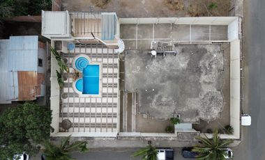 Vivienda de una casa y piscina en venta en Manta