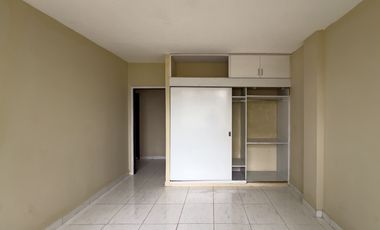 Vivienda de una casa y piscina en venta en Manta