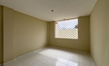 Vivienda de una casa y piscina en venta en Manta