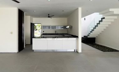 CASA EN VENTA EN PRIVADA RESIDENCIAL, CHOLUL, MÉRIDA