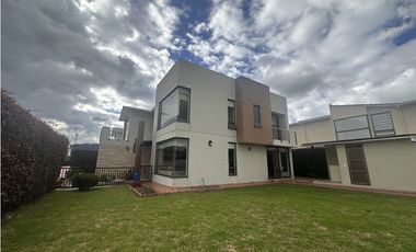 VENTA CASA CAMPESTRE EN CONJUNTO CERRADO, CAJIC
