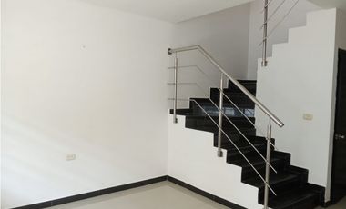 SE ARRIENDA CASA FAMILIAR EN CONJUNTO CERRADO, SANTA MARTA