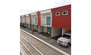 SE ARRIENDA CASA FAMILIAR EN CONJUNTO CERRADO, SANTA MARTA