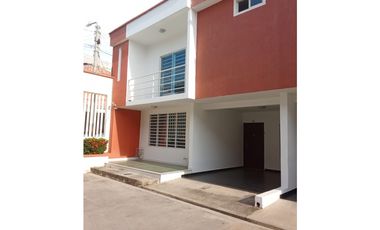 SE ARRIENDA CASA FAMILIAR EN CONJUNTO CERRADO, SANTA MARTA
