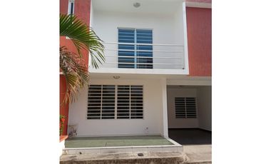 SE ARRIENDA CASA FAMILIAR EN CONJUNTO CERRADO, SANTA MARTA