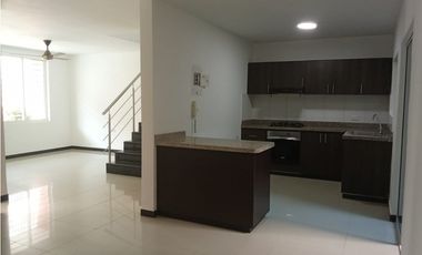 SE ARRIENDA CASA FAMILIAR EN CONJUNTO CERRADO, SANTA MARTA