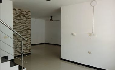 SE ARRIENDA CASA FAMILIAR EN CONJUNTO CERRADO, SANTA MARTA