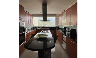 Venta apartamento El Poblado, El Tesoro: con terraza y cine privado.