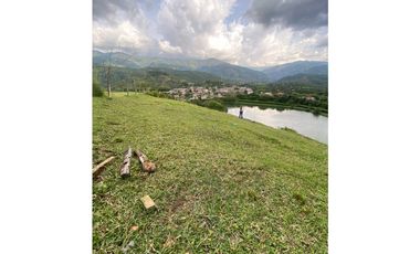 LOTE EN VENTA EN LAGOS DE MARACAIBO-VIA TIENDA NUEVA