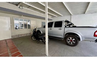 Casa bifamiliar de dos pisos en venta - Barrio Colombina Palmira Valle