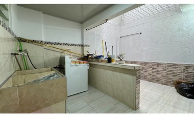 Casa bifamiliar de dos pisos en venta - Barrio Colombina Palmira Valle