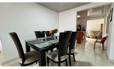 Casa bifamiliar de dos pisos en venta - Barrio Colombina Palmira Valle