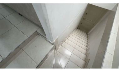 Casa bifamiliar de dos pisos en venta - Barrio Colombina Palmira Valle