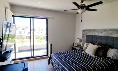 Casa en Venta de 3 Habitaciones, Alberca, 2 Estacionamientos con Seguridad 24hrs