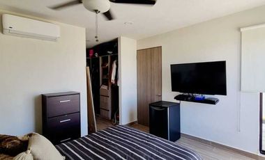 Casa en Venta de 3 Habitaciones, Alberca, 2 Estacionamientos con Seguridad 24hrs