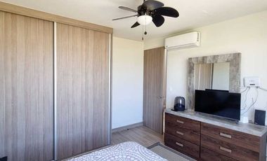 Casa en Venta de 3 Habitaciones, Alberca, 2 Estacionamientos con Seguridad 24hrs