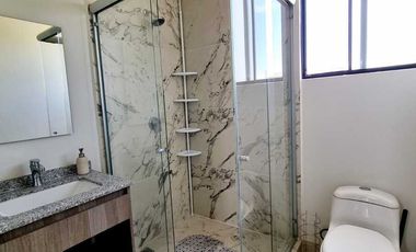 Casa en Venta de 3 Habitaciones, Alberca, 2 Estacionamientos con Seguridad 24hrs