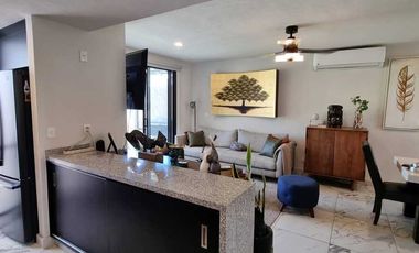 Casa en Venta de 3 Habitaciones, Alberca, 2 Estacionamientos con Seguridad 24hrs