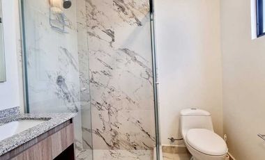 Casa en Venta de 3 Habitaciones, Alberca, 2 Estacionamientos con Seguridad 24hrs