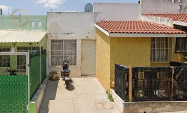 CASA A LA VENTA EN COLONIA ARNADAS CENTRO, FRACCIONAMIENTO TIERRA ROJA, ARANDAS, JALISCO, A 10 MINUTOS DE LA ZONA CENTRO.
