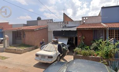 CASA A LA VENTA EN COLONIA ARANDAS CENTRO, FRACCIONAMIENTO TIERRA ROJA, ARANDAS, JALISCO, A 10 MINUTOS DE LA ZONA CENTRO DE ARANDAS.