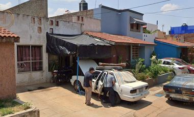 CASA A LA VENTA EN COLONIA ARANDAS CENTRO, FRACCIONAMIENTO TIERRA ROJA, ARANDAS, JALISCO, A 10 MINUTOS DE LA ZONA CENTRO DE ARANDAS.