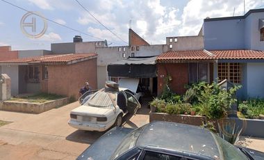 CASA A LA VENTA EN COLONIA ARANDAS CENTRO, FRACCIONAMIENTO TIERRA ROJA, ARANDAS, JALISCO, A 10 MINUTOS DE LA ZONA CENTRO DE ARANDAS.