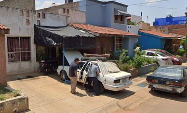 CASA A LA VENTA EN COLONIA ARANDAS CENTRO, FRACCIONAMIENTO TIERRA ROJA, ARANDAS, JALISCO, A 10 MINUTOS DE LA ZONA CENTRO DE ARANDAS.