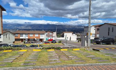 CASA EN VENTA CONOCOTO