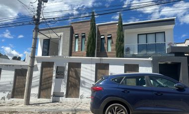 Casa a estrenar Tumbaco 150 mtrs2 mas amplios jardines, esquinera, estudio, 3 parqueaderos