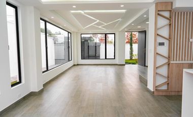 Casa a estrenar Tumbaco 150 mtrs2 mas amplios jardines, esquinera, estudio, 3 parqueaderos