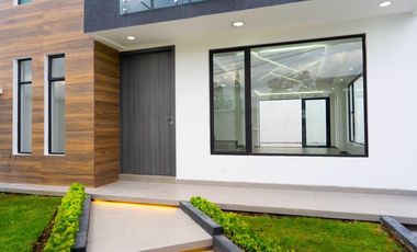 Casa a estrenar Tumbaco 150 mtrs2 mas amplios jardines, esquinera, estudio, 3 parqueaderos