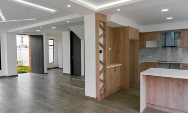 Casa a estrenar Tumbaco 150 mtrs2 mas amplios jardines, esquinera, estudio, 3 parqueaderos