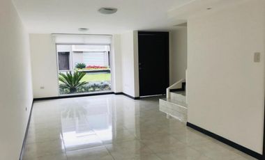 Hermosa casa 147 mtrs Tumbaco  3 dormitorios con baño c/u, Piscina comunal