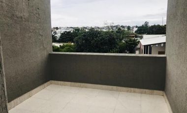 Hermosa casa 147 mtrs Tumbaco  3 dormitorios con baño c/u, Piscina comunal