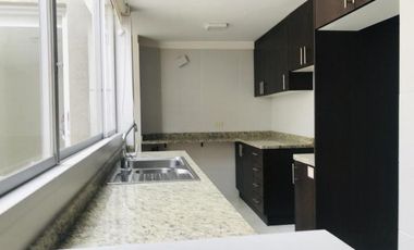 Hermosa casa 147 mtrs Tumbaco  3 dormitorios con baño c/u, Piscina comunal