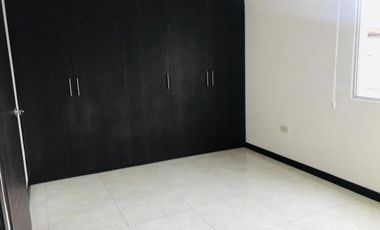 Hermosa casa 147 mtrs Tumbaco  3 dormitorios con baño c/u, Piscina comunal