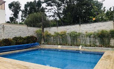 Hermosa casa 147 mtrs Tumbaco  3 dormitorios con baño c/u, Piscina comunal