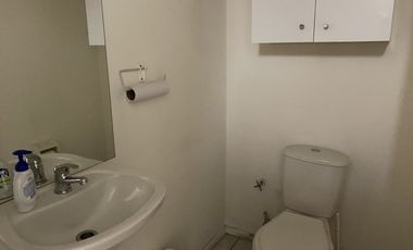 ARRIENDA OFICINA 142 M2, 5 OF, 4 BAÑOS, SAN ANTONIO SANTIAGO CASCO HISTORICO