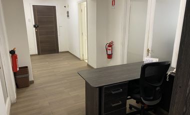 ARRIENDA OFICINA 142 M2, 5 OF, 4 BAÑOS, SAN ANTONIO SANTIAGO CASCO HISTORICO