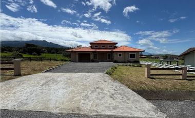 SE VENDE CASA EN BOQUETE
