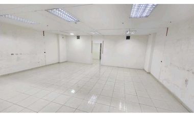 VENTA LOCAL COMERCIAL CON MEZZANINE CRYSTAL PLAZA
