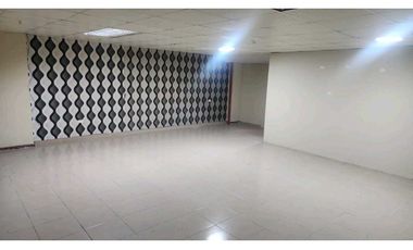 VENTA LOCAL COMERCIAL CON MEZZANINE CRYSTAL PLAZA