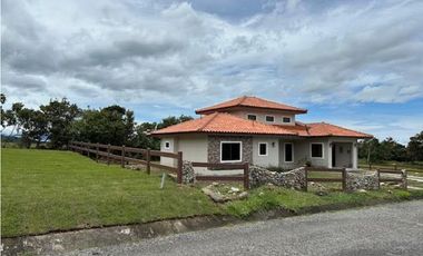 SE VENDE VILLA EN BOQUETE