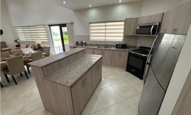 SE VENDE CASA AMOBLADA EN BOQUETE