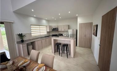 SE VENDE CASA AMOBLADA EN BOQUETE