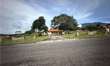SE VENDE CASA AMOBLADA EN BOQUETE