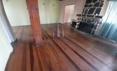 Excelente propiedad comercial frente a plaza de Quintero