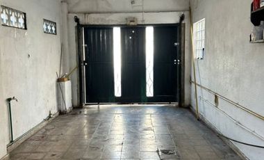 Casa en venta en Isidro Casanova