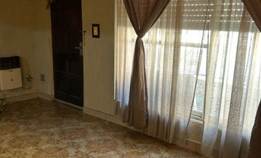 Casa en venta en Isidro Casanova